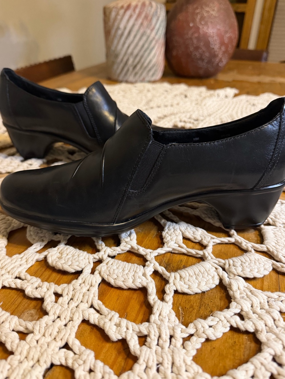 Clarks Partridge 89487 Women 8.5 M Black Leather Pleated Slip On Heel Loafers